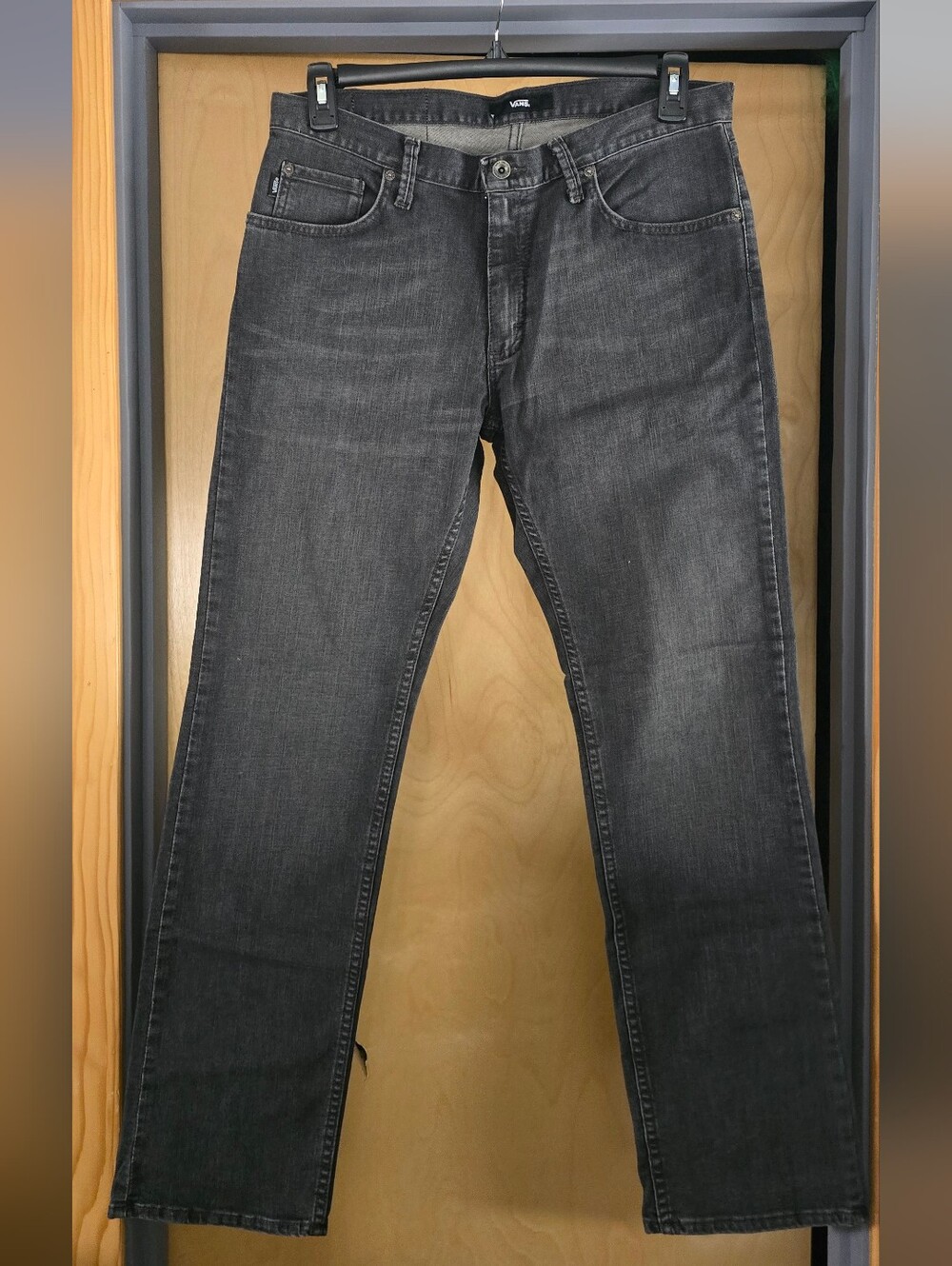 NWOT Vans Men’s Straight Jeans in Charcoal Black Wash